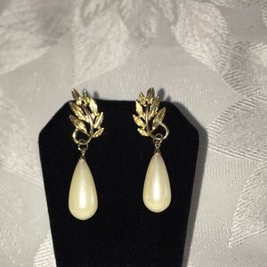 Vintage Pearl Teardrop Earrings (Pierced)
